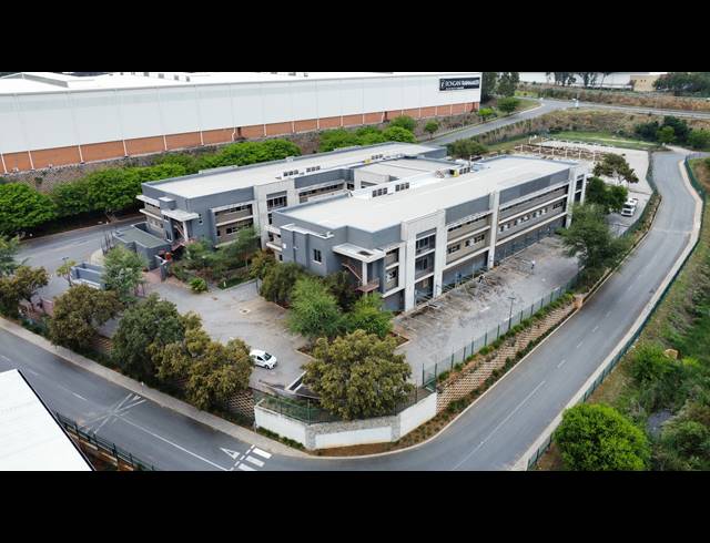 7,296M² OFFICE FOR SALE IN LONGMEADOW